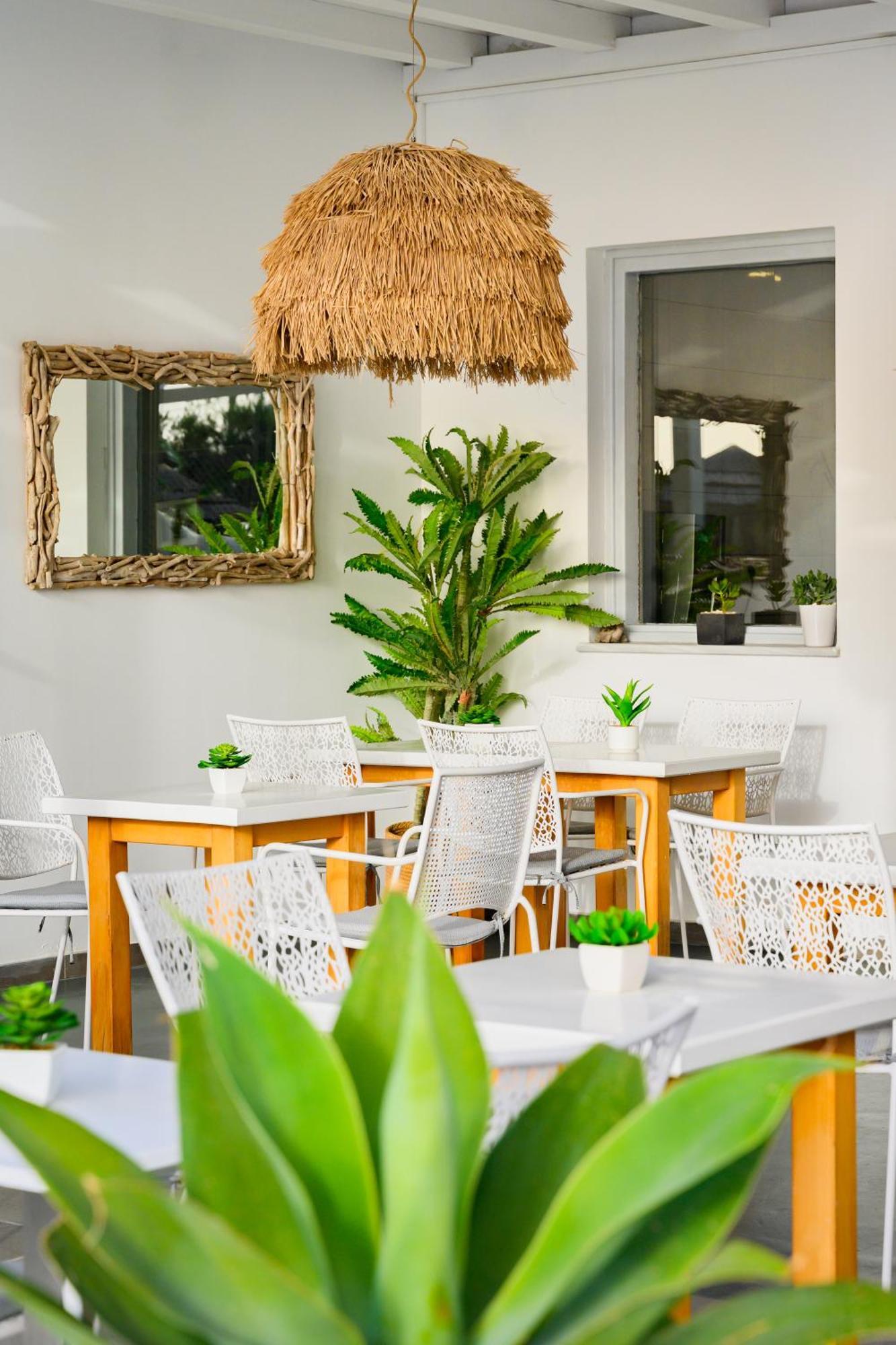 Impressive One Hotel Ormos Athinios Exterior foto